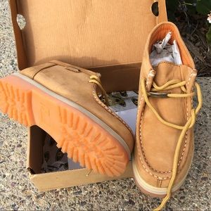 BUFFALINO BOOTS 5.5 MAN SIZE NEW